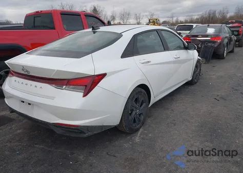 2022 Hyundai Elantra Sel z USA, uszkodzony, nr VIN 5NPLM4AG5NH065974